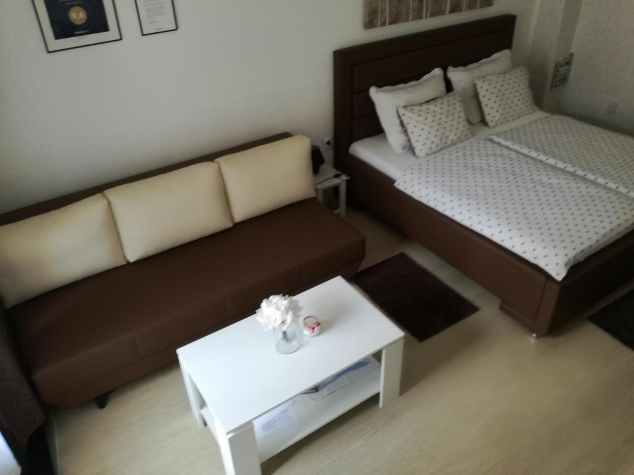Guesthouse Coco スラヴォンスキ・ブロド エクステリア 写真